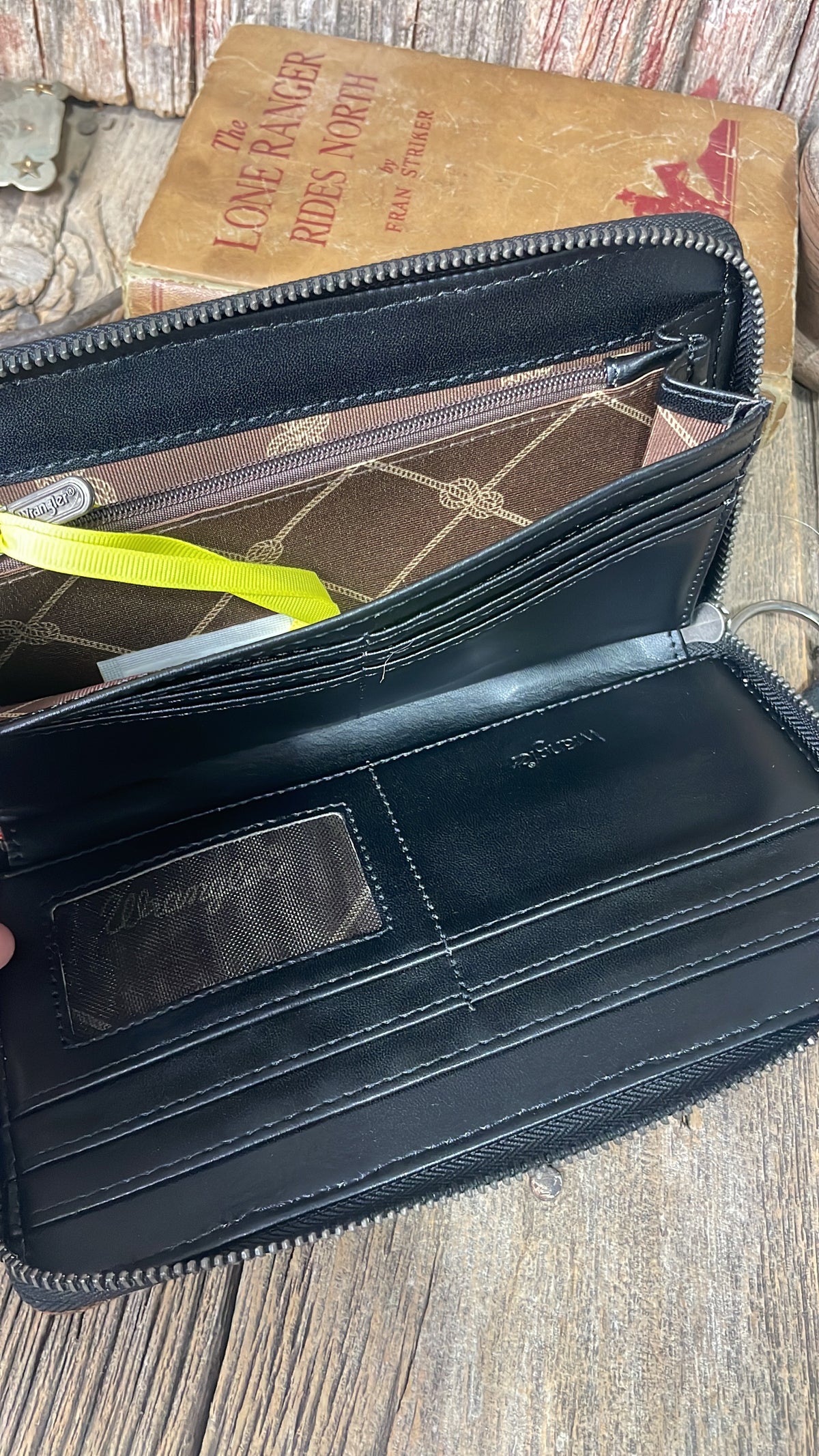 Aztec Print Wrangler Wrist Wallet Black Grey