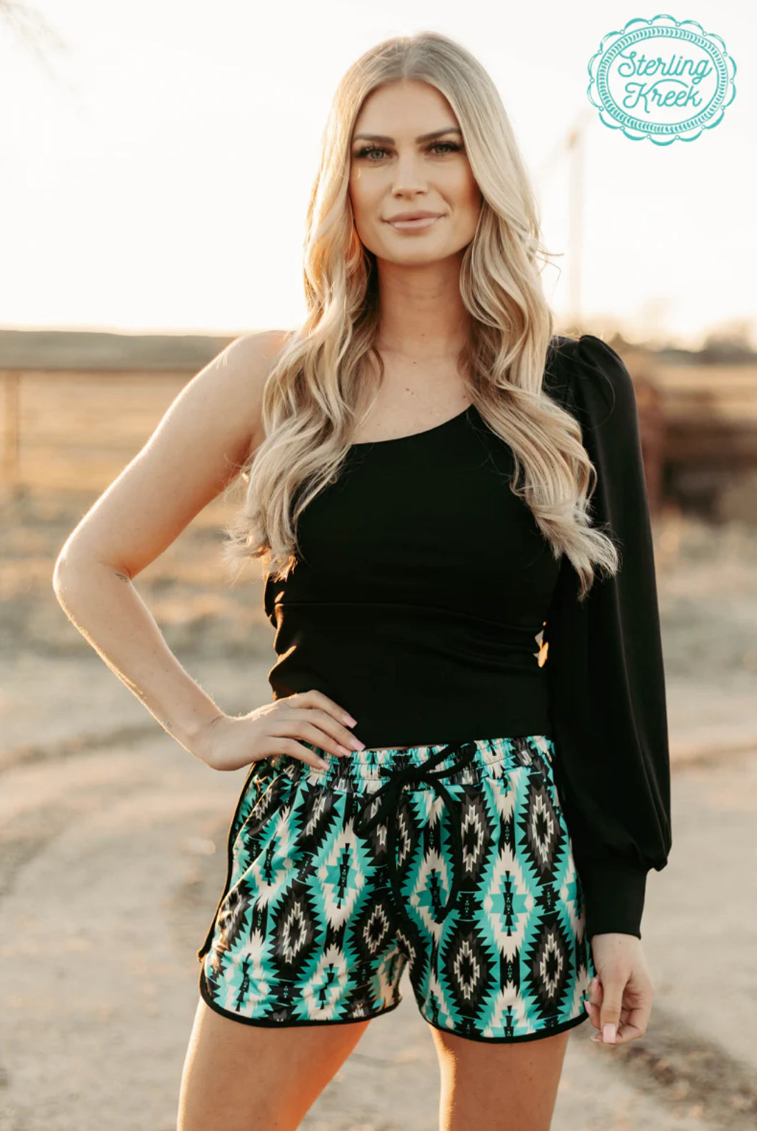 On The Horizon Top Black